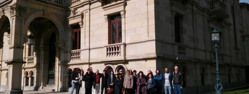 actividad en inglés relacionada con el arte, con un profesor de UPtoU